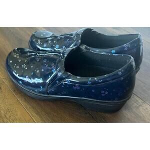 Easy Works Tiffany Easy Street Navy Blue Floral Slip Resistant Clogs 7M Comfort!